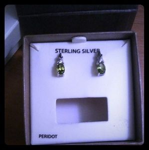 💝SALE💝 NWOT Peridot Earrings